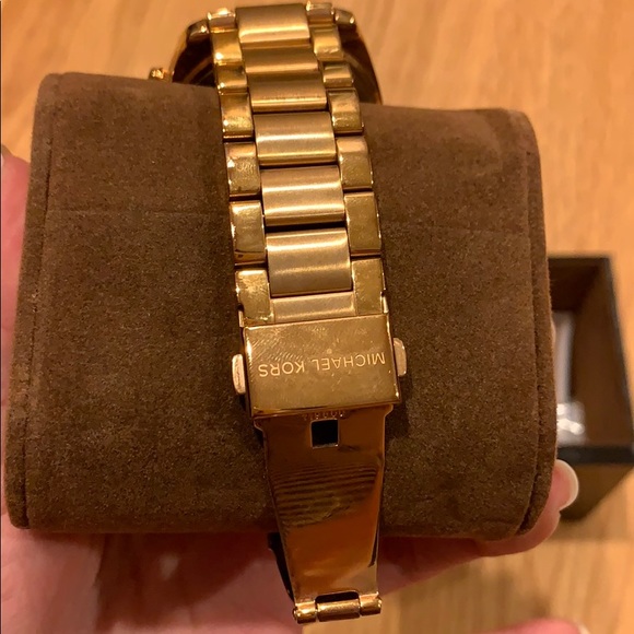 Michael Kors Watch - Picture 4 of 5